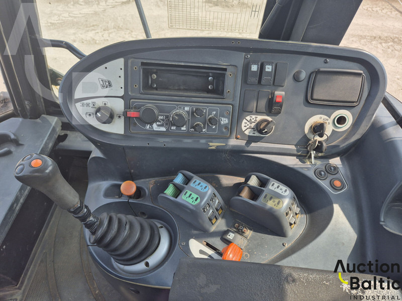 Traktor JCB Fastrac 3220: gambar 8