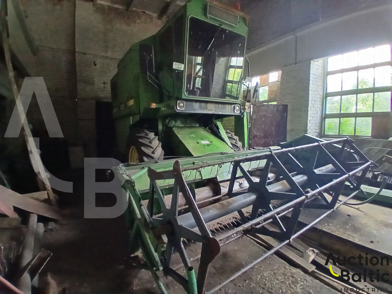John Deere 1055 - Pemanen gabungan: gambar 2 John Deere 1055 - Pemanen gabungan: gambar 2