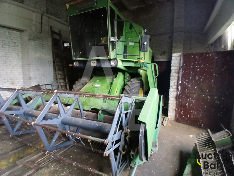 John Deere 1055 - Pemanen gabungan: gambar 3 John Deere 1055 - Pemanen gabungan: gambar 3