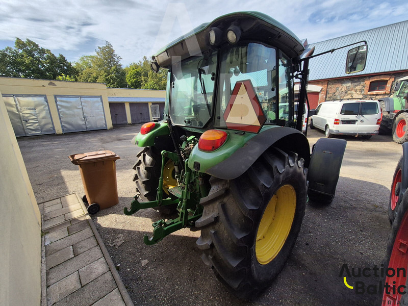 John Deere 5820 - Traktor: gambar 3 John Deere 5820 - Traktor: gambar 3