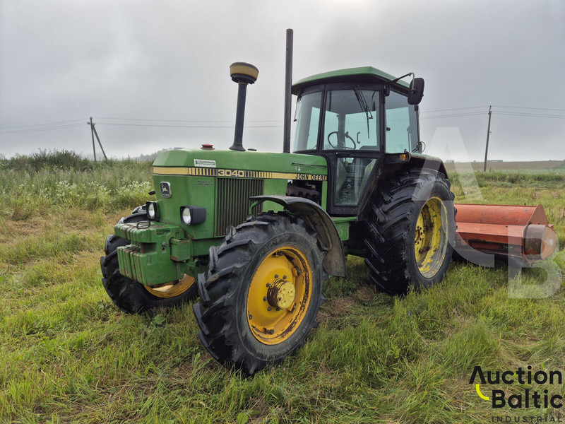 John Deere MFWD - Traktor: gambar 2 John Deere MFWD - Traktor: gambar 2