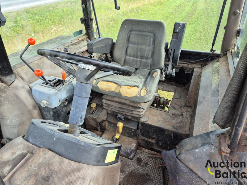 John Deere MFWD - Traktor: gambar 5 John Deere MFWD - Traktor: gambar 5