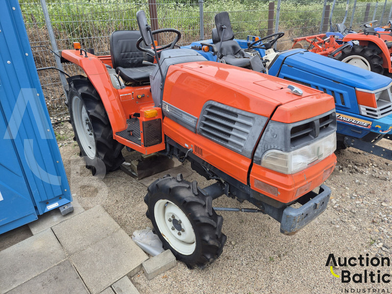 Kubota GL 240 - Traktor: gambar 1 Kubota GL 240 - Traktor: gambar 1
