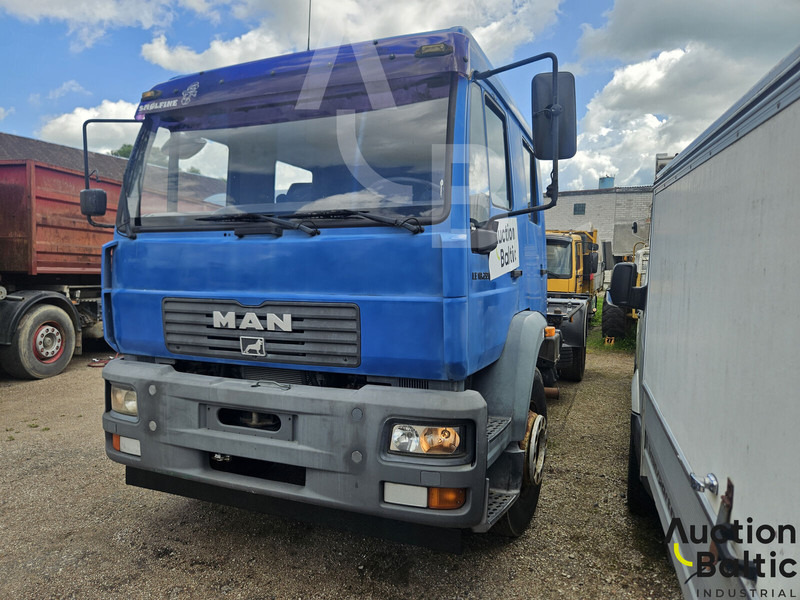 MAN 18.225 - Truk sasis: gambar 2 MAN 18.225 - Truk sasis: gambar 2