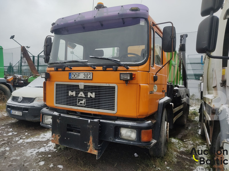 MAN 18.272 - Truk skip loader: gambar 2 MAN 18.272 - Truk skip loader: gambar 2
