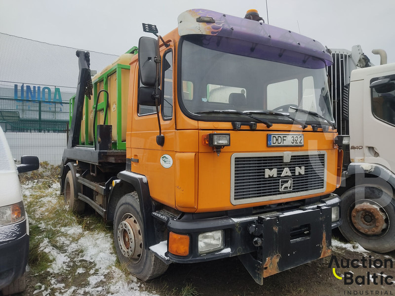 MAN 18.272 - Truk skip loader: gambar 1 MAN 18.272 - Truk skip loader: gambar 1