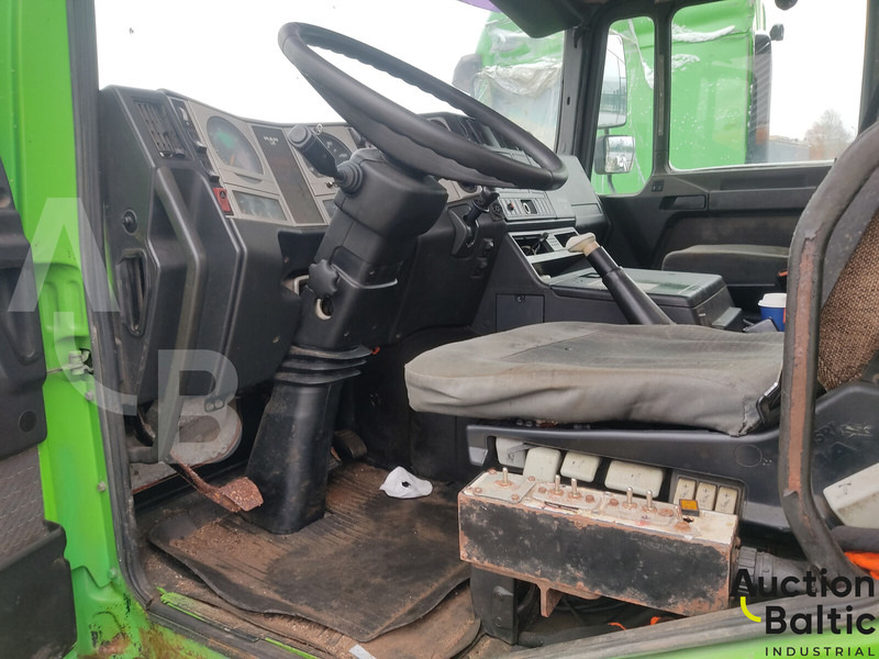 MAN 18.284 - Truk skip loader: gambar 5 MAN 18.284 - Truk skip loader: gambar 5