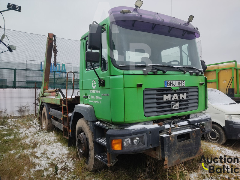 MAN 18.284 - Truk skip loader: gambar 1 MAN 18.284 - Truk skip loader: gambar 1
