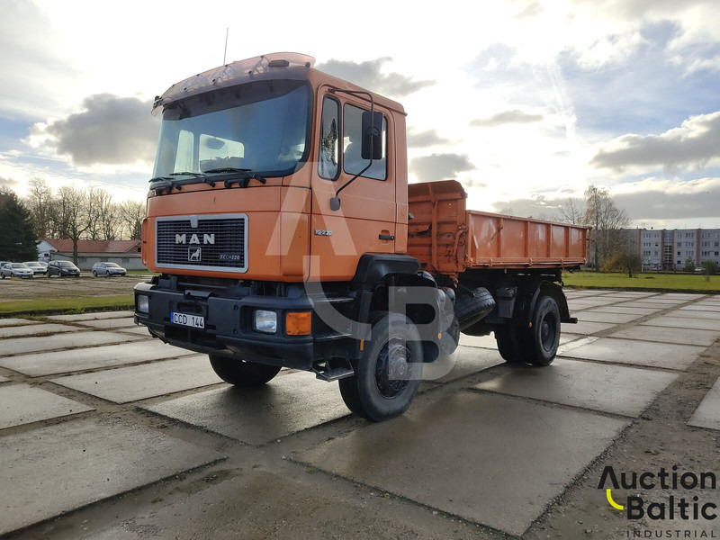 MAN 19.272 - Truk jungkit: gambar 1 MAN 19.272 - Truk jungkit: gambar 1