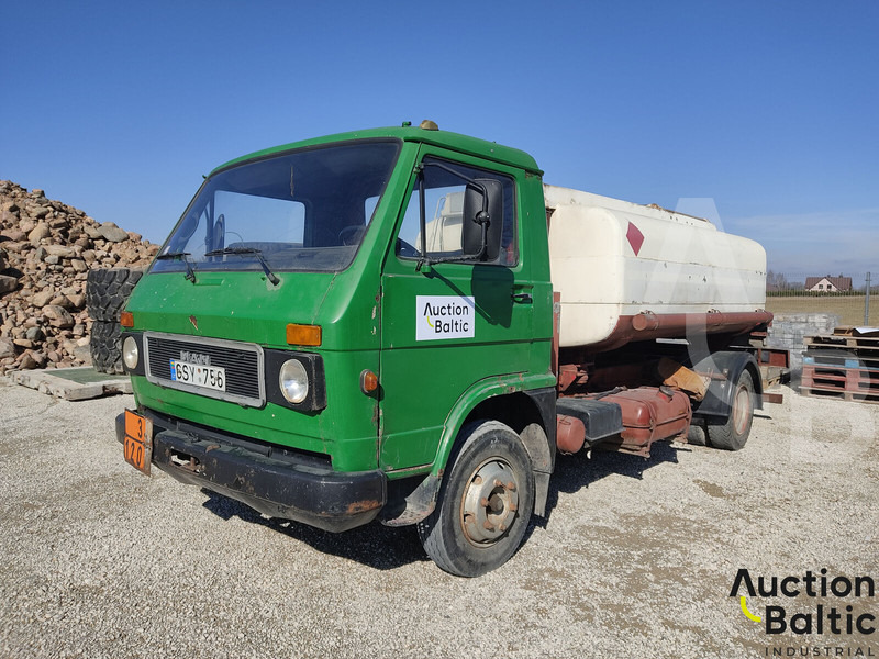 MAN 8.136 - Truk tangki: gambar 1 MAN 8.136 - Truk tangki: gambar 1