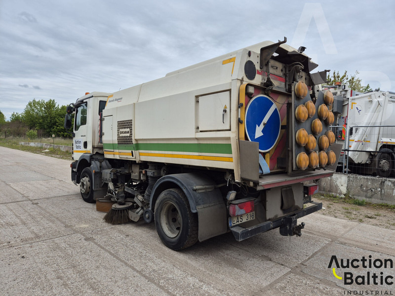 MAN TGM15.250 4X2 BL - Penyapu jalan: gambar 4 MAN TGM15.250 4X2 BL - Penyapu jalan: gambar 4