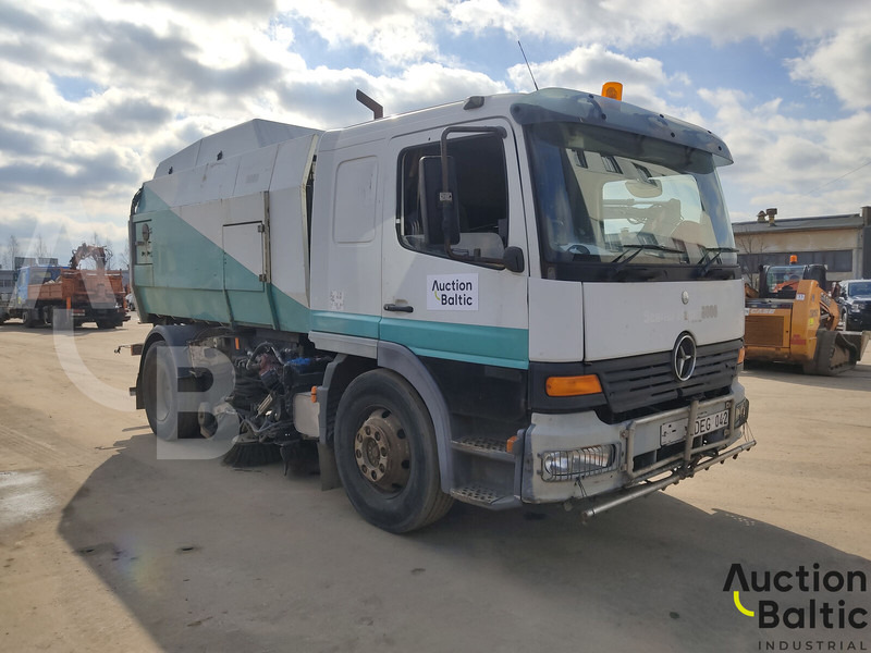 Mercedes-Benz 1517 - Penyapu jalan: gambar 2 Mercedes-Benz 1517 - Penyapu jalan: gambar 2