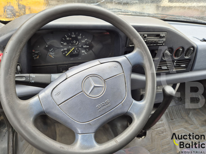 Mercedes-Benz 216 - Van kecil: gambar 5 Mercedes-Benz 216 - Van kecil: gambar 5