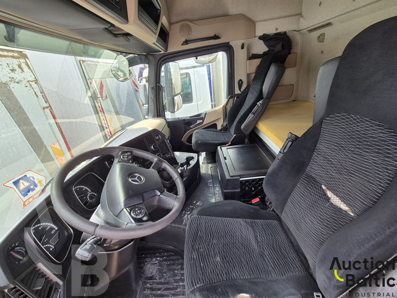 Mercedes-Benz Actros 2551 - Truk box: gambar 5 Mercedes-Benz Actros 2551 - Truk box: gambar 5