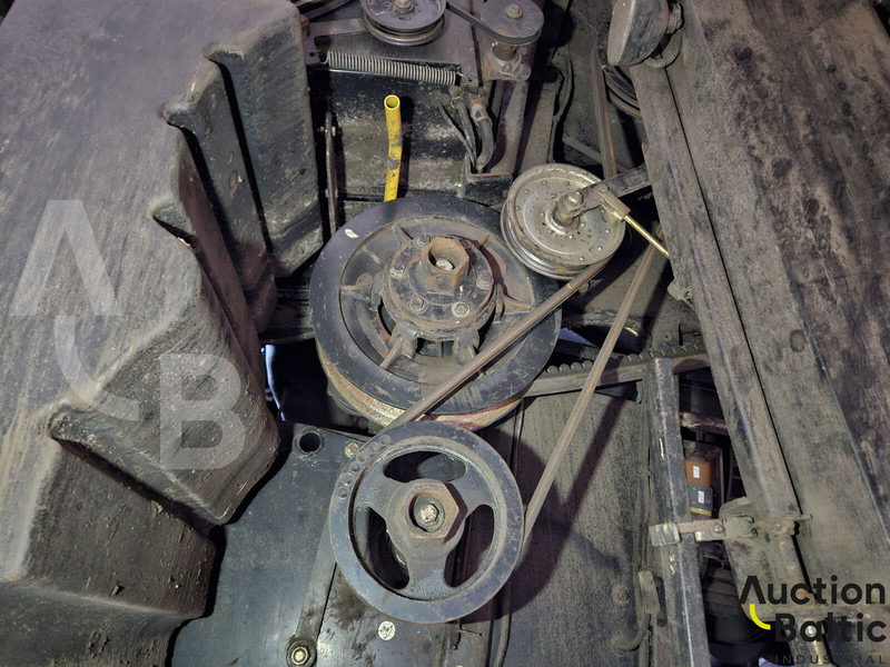 Pemanen gabungan untuk pengangkutan makanan New Holland CR 9080: gambar 18 Pemanen gabungan untuk pengangkutan makanan New Holland CR 9080: gambar 18