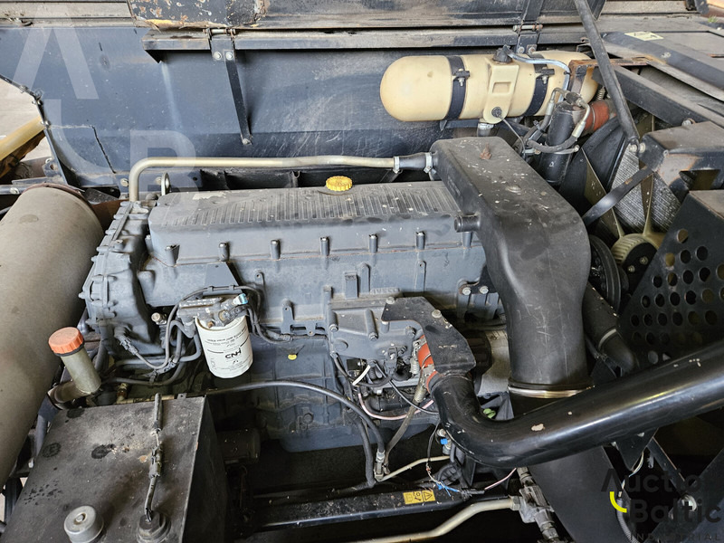 Pemanen gabungan untuk pengangkutan makanan New Holland CR 9080: gambar 16 Pemanen gabungan untuk pengangkutan makanan New Holland CR 9080: gambar 16