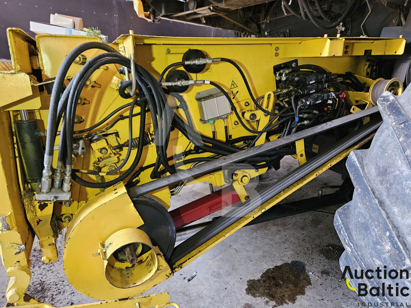 Pemanen gabungan untuk pengangkutan makanan New Holland CR 9080: gambar 17 Pemanen gabungan untuk pengangkutan makanan New Holland CR 9080: gambar 17