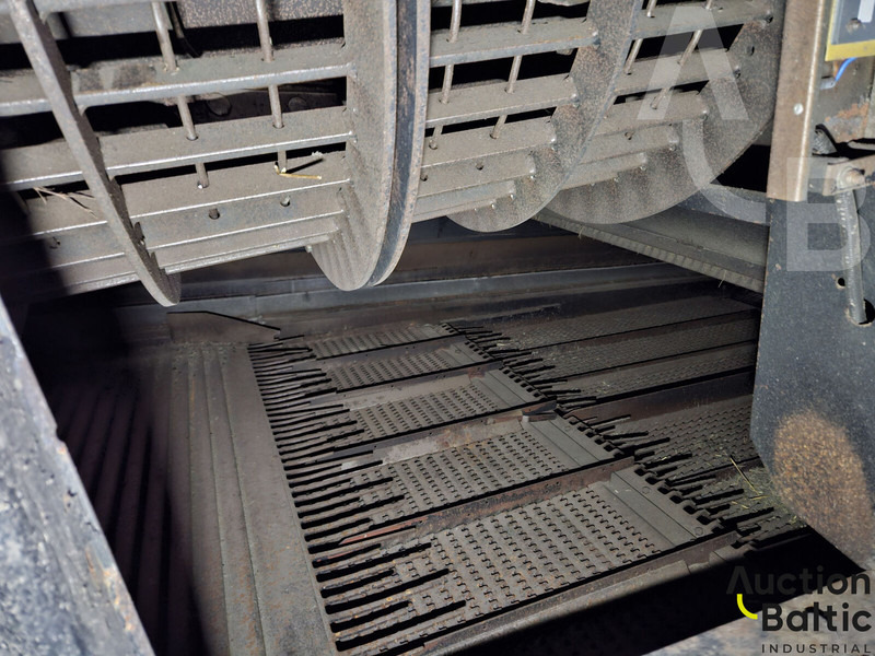 Pemanen gabungan untuk pengangkutan makanan New Holland CR 9080: gambar 14 Pemanen gabungan untuk pengangkutan makanan New Holland CR 9080: gambar 14