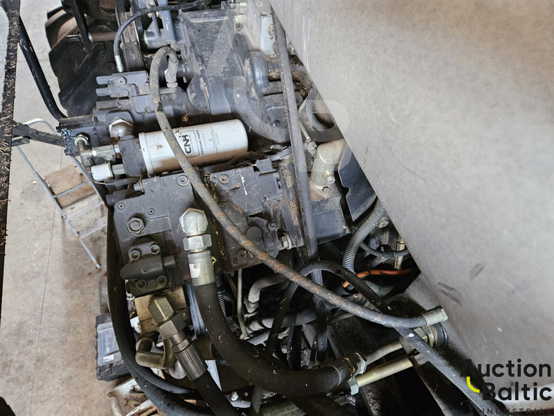 Pemanen gabungan untuk pengangkutan makanan New Holland CR 9080: gambar 19 Pemanen gabungan untuk pengangkutan makanan New Holland CR 9080: gambar 19