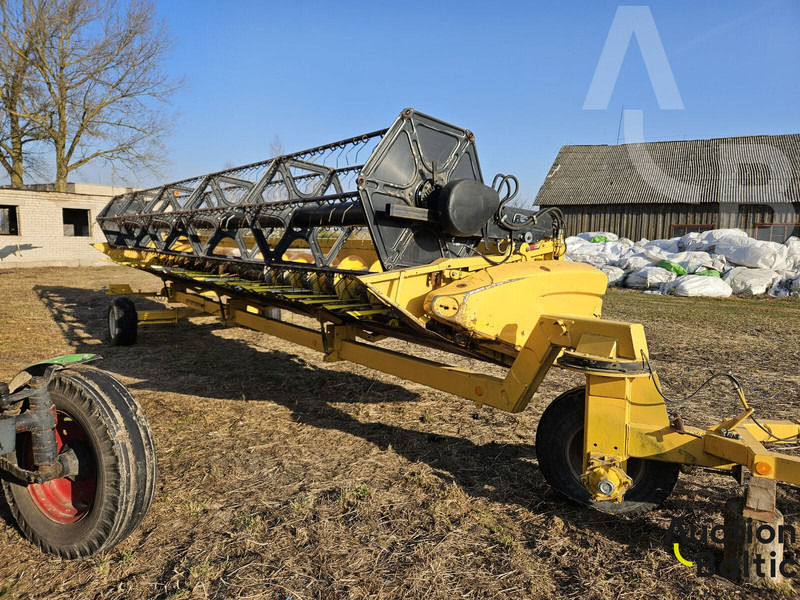 Pemanen gabungan untuk pengangkutan makanan New Holland CR 9080: gambar 12 Pemanen gabungan untuk pengangkutan makanan New Holland CR 9080: gambar 12