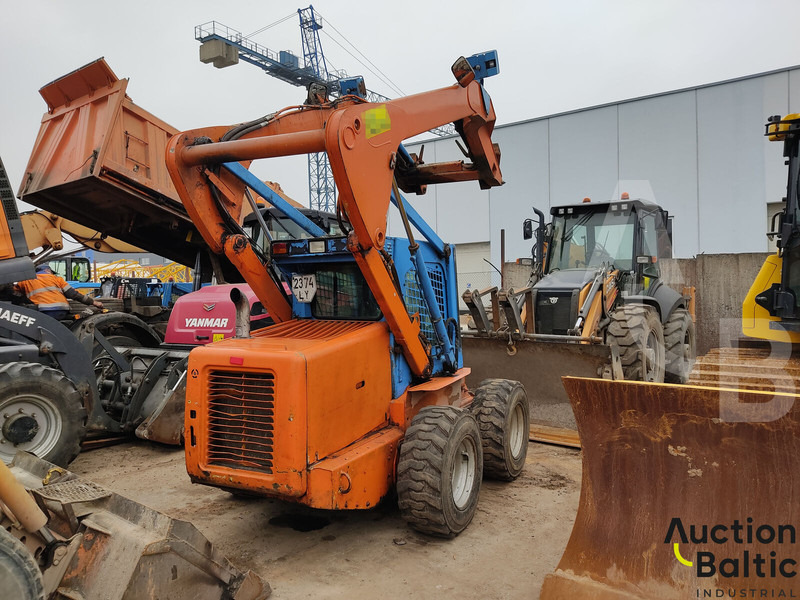 New Holland LS 185 B - Skid steer: gambar 4 New Holland LS 185 B - Skid steer: gambar 4