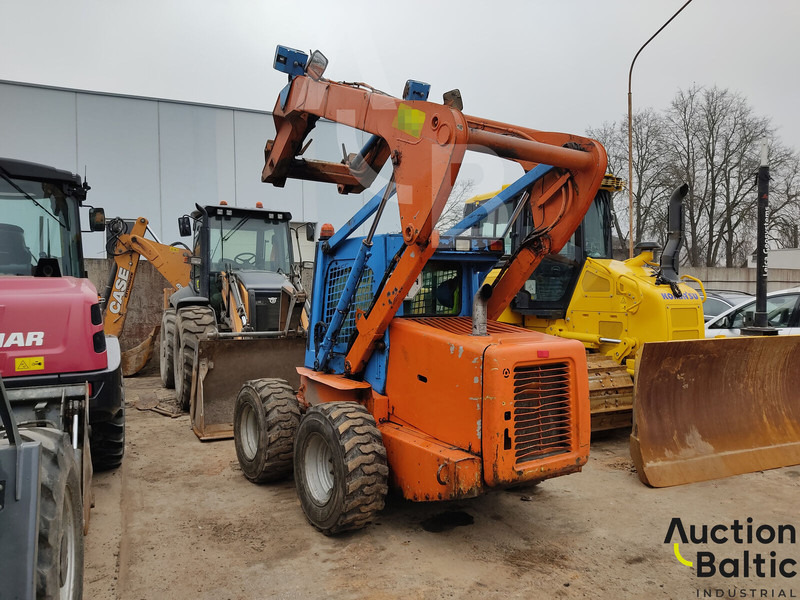 New Holland LS 185 B - Skid steer: gambar 3 New Holland LS 185 B - Skid steer: gambar 3