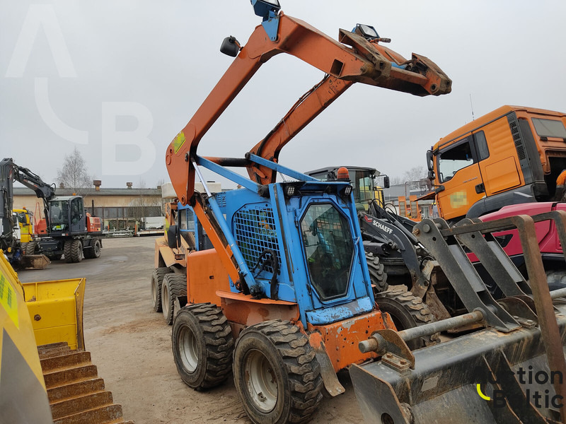 New Holland LS 185 B - Skid steer: gambar 1 New Holland LS 185 B - Skid steer: gambar 1