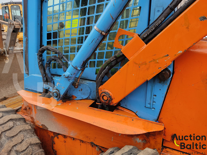 Skid steer New Holland LS 185 B: gambar 14