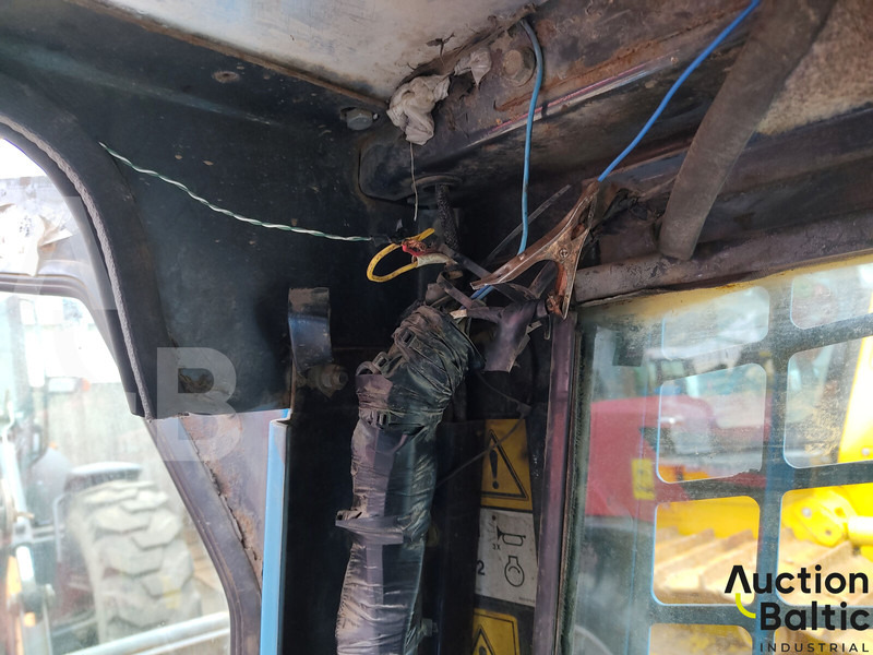 Skid steer New Holland LS 185 B: gambar 7