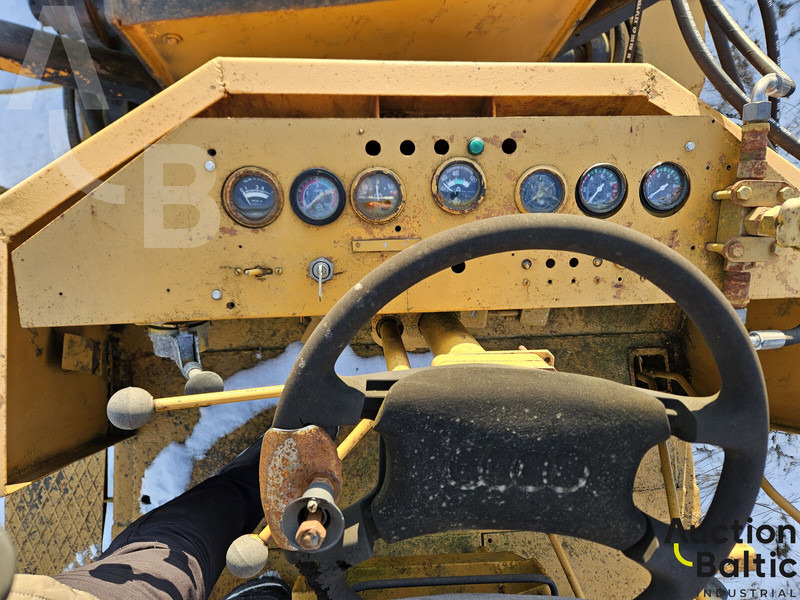 Wheel loader TO-30: gambar 8 Wheel loader TO-30: gambar 8