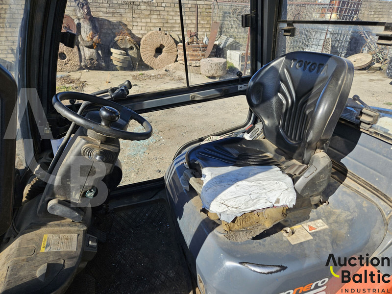 Toyota E 811 - Forklift diesel: gambar 5 Toyota E 811 - Forklift diesel: gambar 5