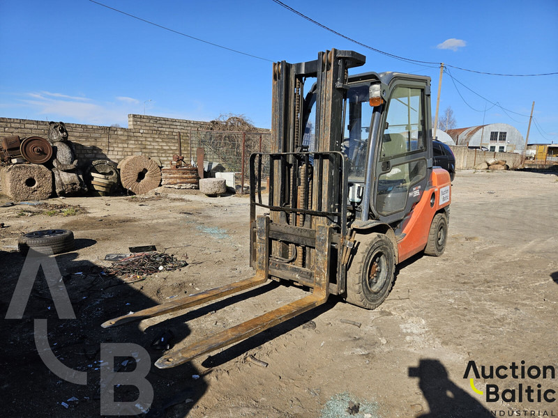 Toyota E 811 - Forklift diesel: gambar 1 Toyota E 811 - Forklift diesel: gambar 1