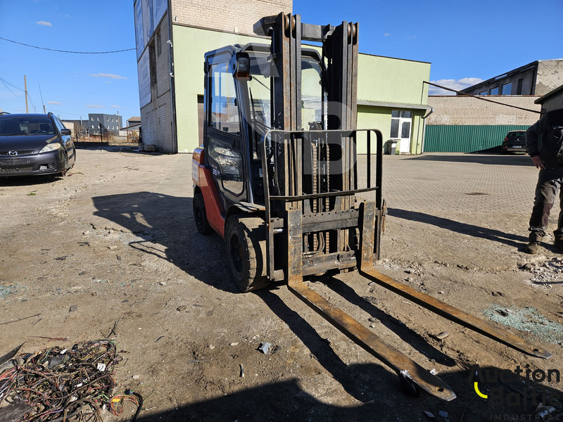 Toyota E 811 - Forklift diesel: gambar 2 Toyota E 811 - Forklift diesel: gambar 2