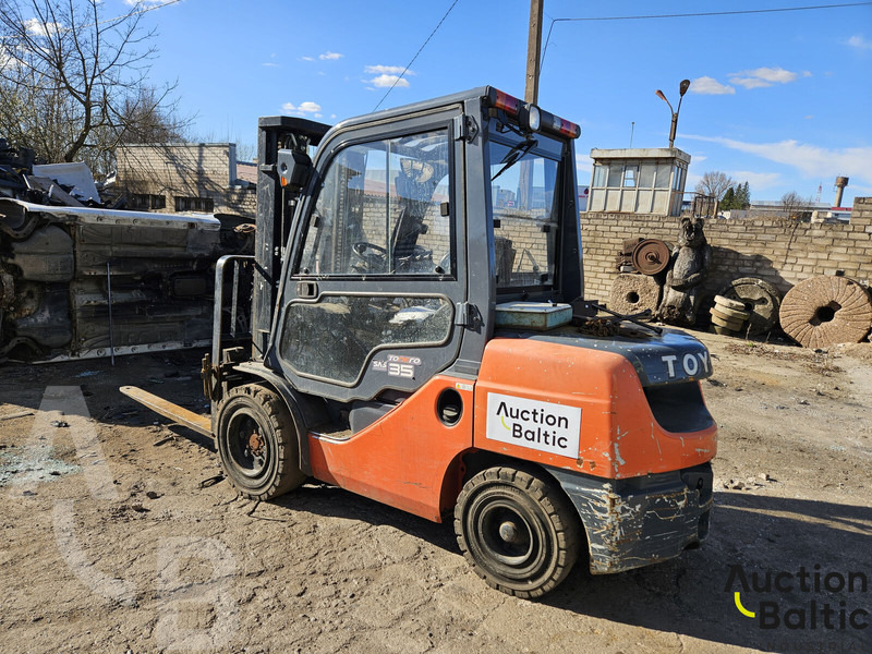 Toyota E 811 - Forklift diesel: gambar 4 Toyota E 811 - Forklift diesel: gambar 4