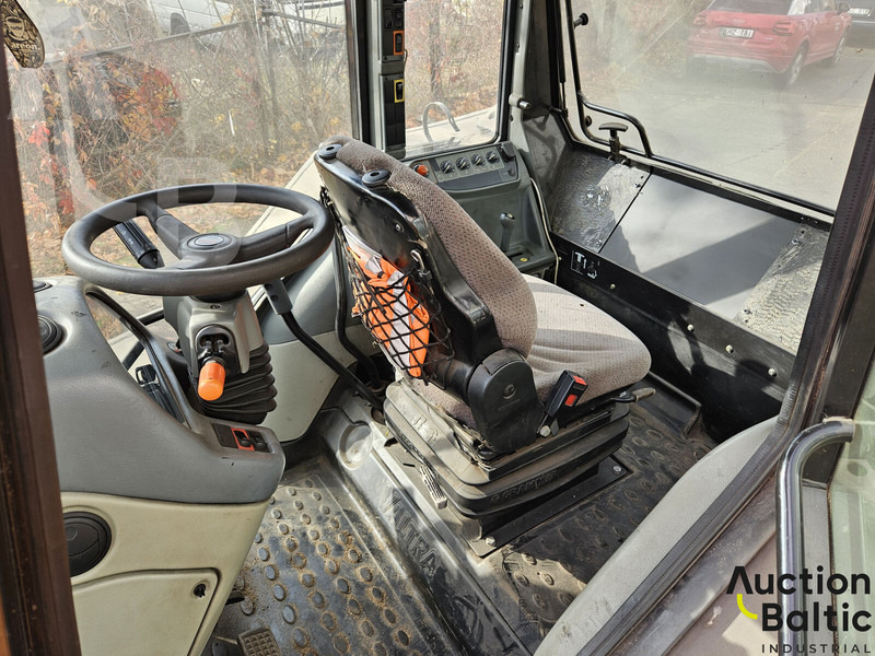 Valtra A 93H - Traktor: gambar 5 Valtra A 93H - Traktor: gambar 5