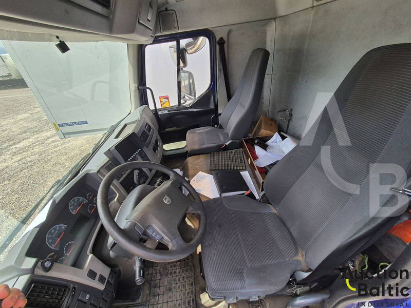 Volvo FL240 - Truk box: gambar 4 Volvo FL240 - Truk box: gambar 4