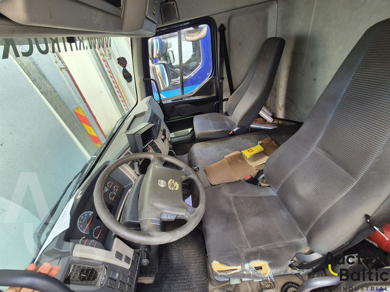 Volvo FL240 - Truk box: gambar 5 Volvo FL240 - Truk box: gambar 5
