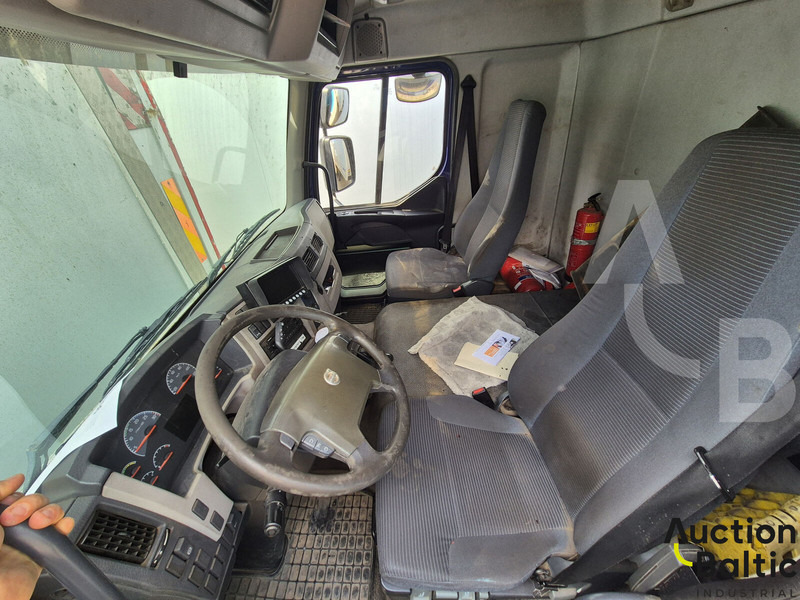 Volvo FL240 - Truk box: gambar 5 Volvo FL240 - Truk box: gambar 5