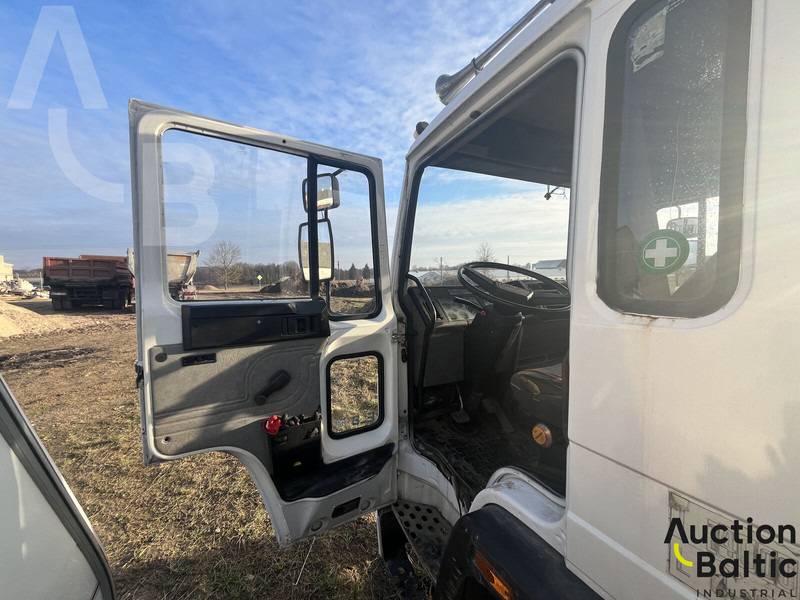 Volvo FL4-6 - Mobil derek: gambar 5 Volvo FL4-6 - Mobil derek: gambar 5