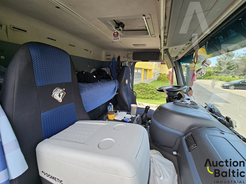 Volvo FM440 - Truk pengangkut mobil: gambar 5 Volvo FM440 - Truk pengangkut mobil: gambar 5