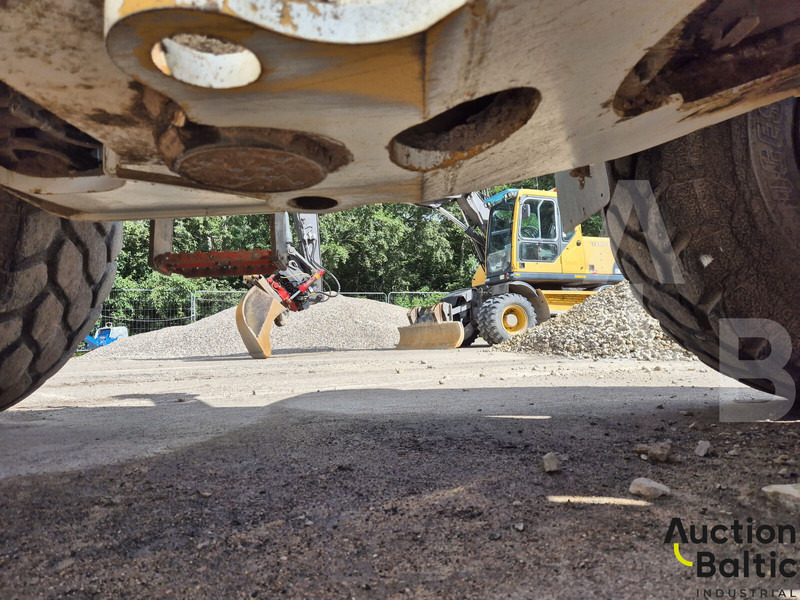 Wheel loader Volvo L 90: gambar 12 Wheel loader Volvo L 90: gambar 12