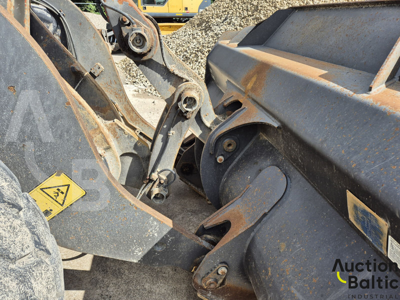 Wheel loader Volvo L 90: gambar 9 Wheel loader Volvo L 90: gambar 9