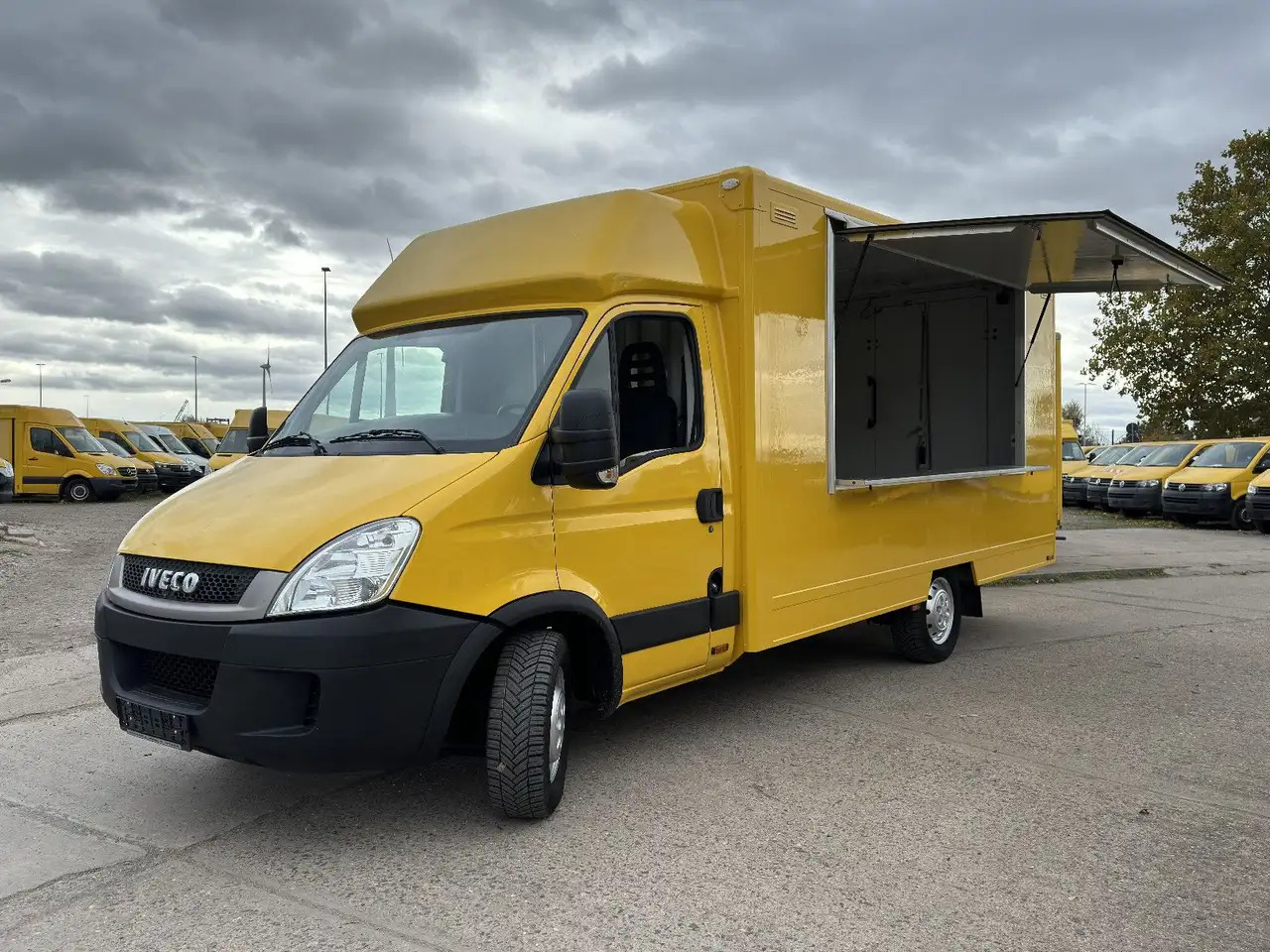Iveco C30C/ FOODTRUCK/ Daily - Truk penjual: gambar 2 Iveco C30C/ FOODTRUCK/ Daily - Truk penjual: gambar 2