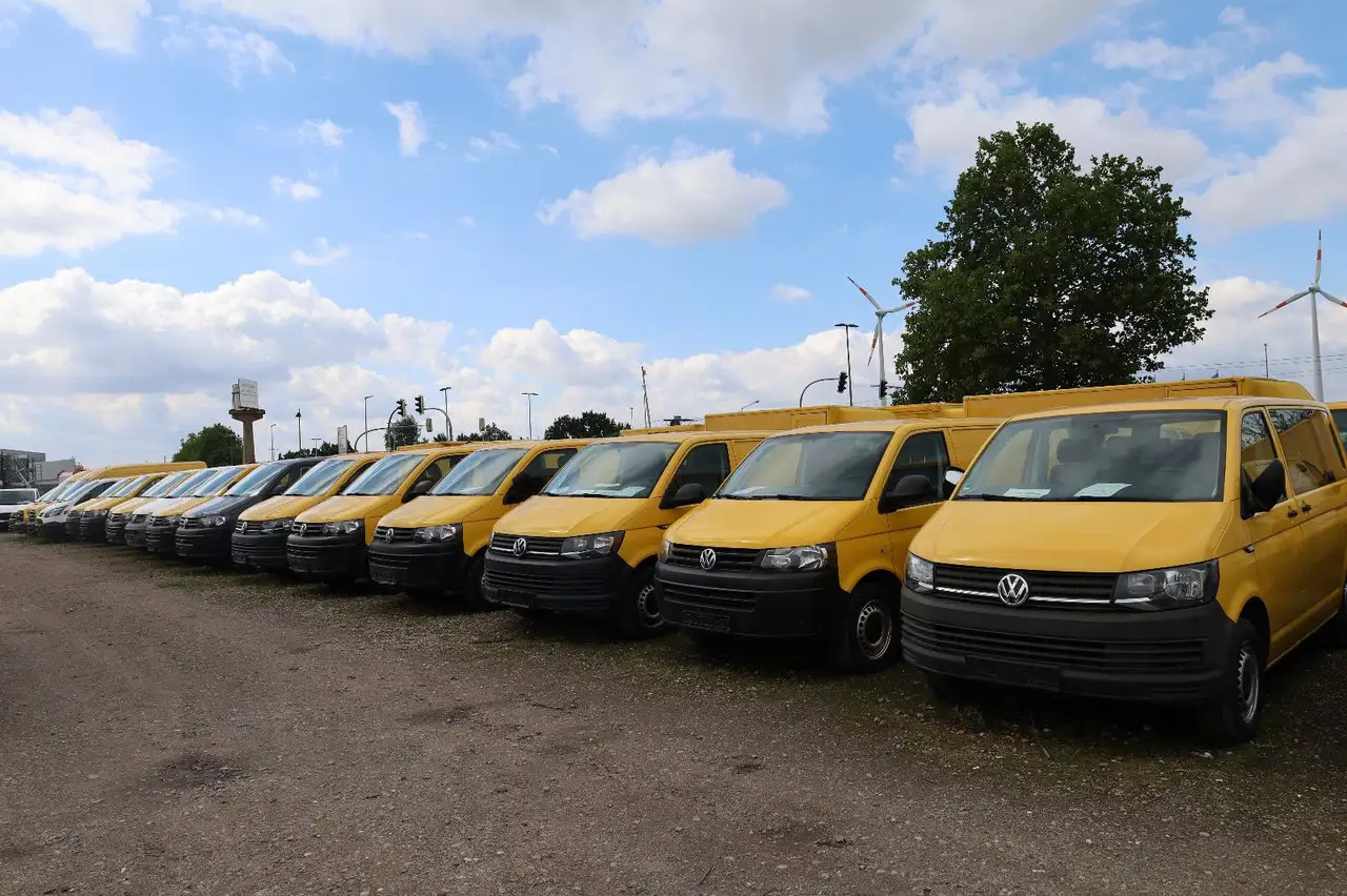 Volkswagen T5 Transporter Kasten-Kombi 2.0 TDI/EU5/5-Sitze - Van kombi: gambar 4 Volkswagen T5 Transporter Kasten-Kombi 2.0 TDI/EU5/5-Sitze - Van kombi: gambar 4