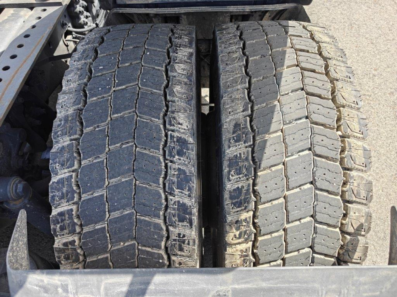 IVECO S-Way AS440S46T/P2LNG Euro6 Intarder Klima - Tractor head: gambar 4 IVECO S-Way AS440S46T/P2LNG Euro6 Intarder Klima - Tractor head: gambar 4