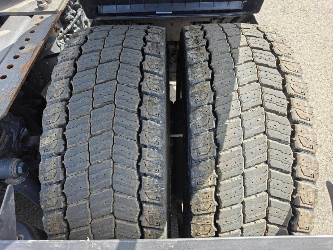 IVECO S-Way AS440S46T/P2LNG Euro6 Intarder Klima - Tractor head: gambar 3 IVECO S-Way AS440S46T/P2LNG Euro6 Intarder Klima - Tractor head: gambar 3