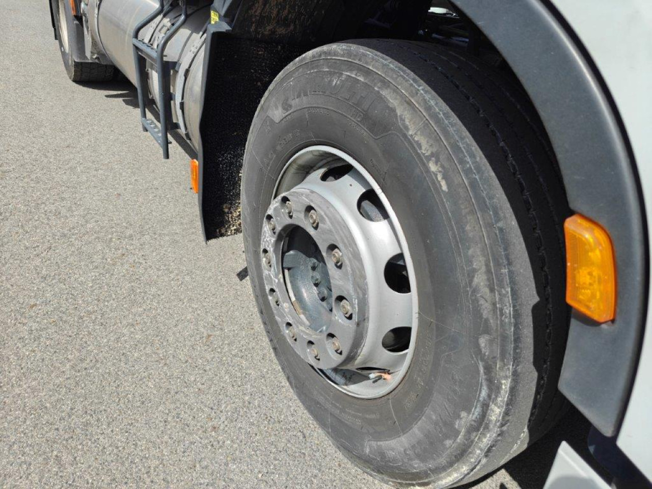 IVECO S-Way AS440S46T/P2LNG Euro6 Intarder Klima - Tractor head: gambar 3 IVECO S-Way AS440S46T/P2LNG Euro6 Intarder Klima - Tractor head: gambar 3