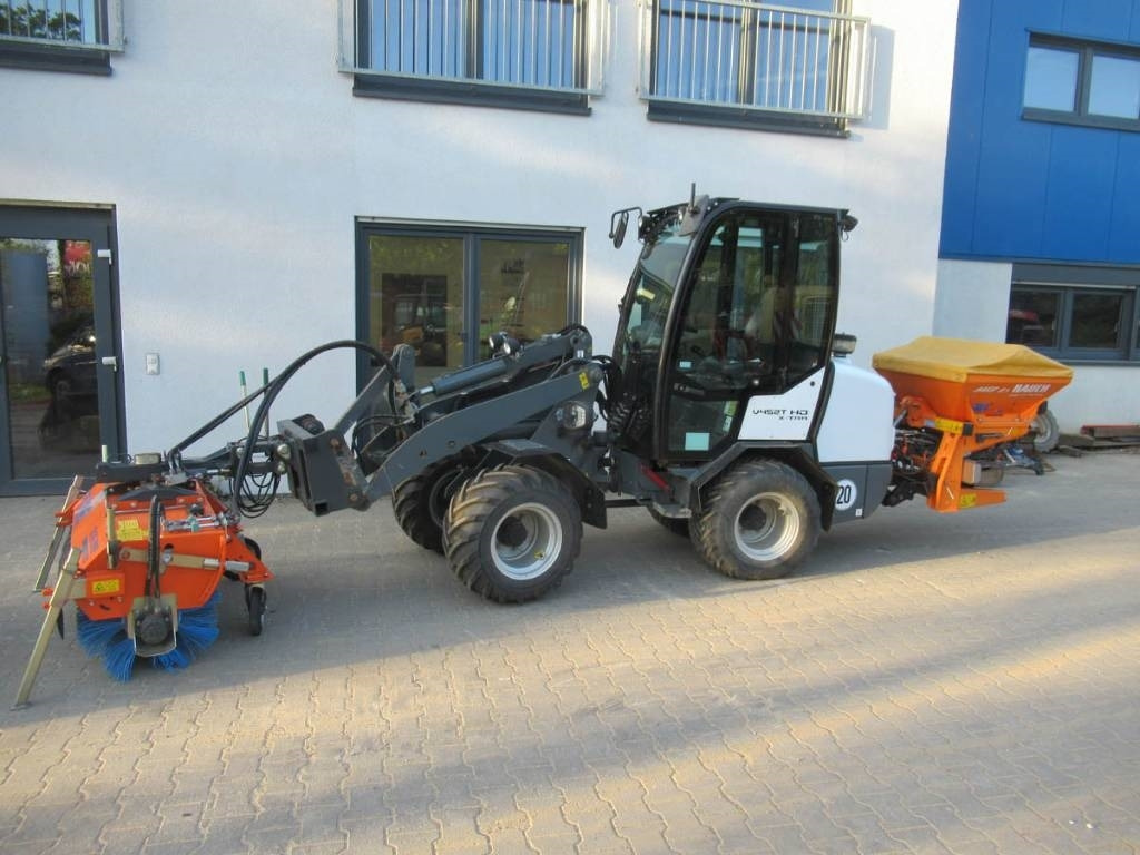GiANT V452T X-Tra HD Kehrmaschine/Streuer - Wheel loader: gambar 1 GiANT V452T X-Tra HD Kehrmaschine/Streuer - Wheel loader: gambar 1