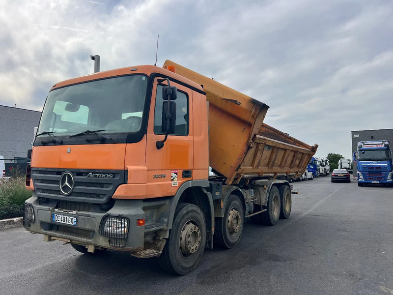Mercedes-Benz Actros 3336 8x4 TIPPER**3 Pedals**Actros 3336** - Truk jungkit: gambar 2 Mercedes-Benz Actros 3336 8x4 TIPPER**3 Pedals**Actros 3336** - Truk jungkit: gambar 2