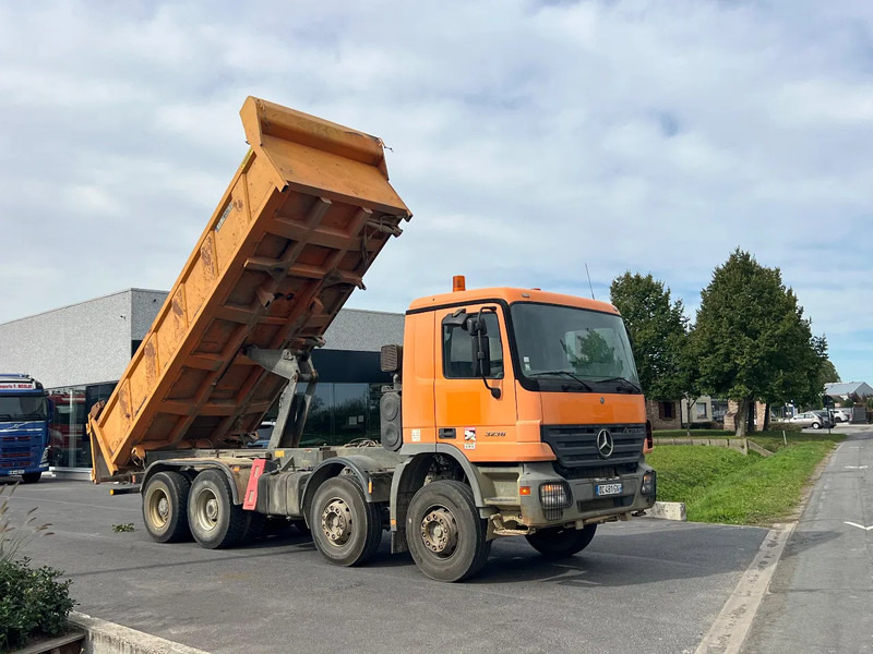Mercedes-Benz Actros 3336 8x4 TIPPER**3 Pedals**Actros 3336** - Truk jungkit: gambar 1 Mercedes-Benz Actros 3336 8x4 TIPPER**3 Pedals**Actros 3336** - Truk jungkit: gambar 1
